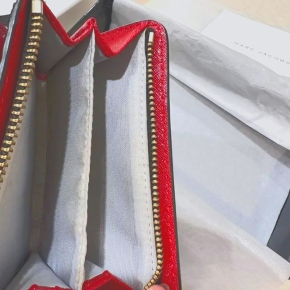 Marc Jacobs Snapshot Bifold Wallet – White/Red/Navy – EUC - Picture 7 of 8